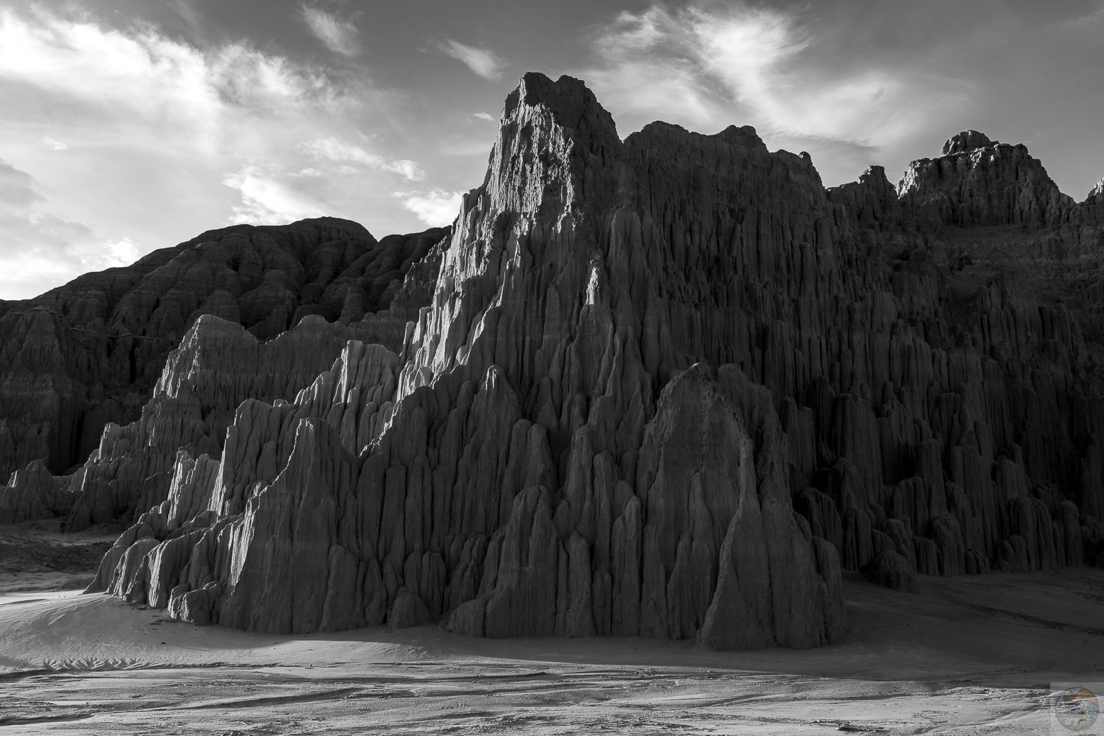 Monochrome Massif